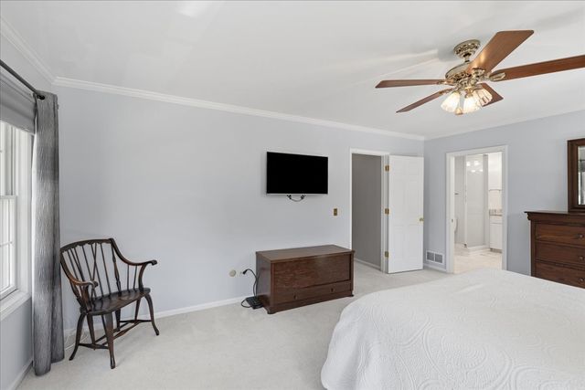 206 Londonderry Court, Mundelein, IL 60060