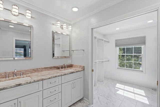 206 Londonderry Court, Mundelein, IL 60060