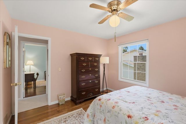 206 Londonderry Court, Mundelein, IL 60060