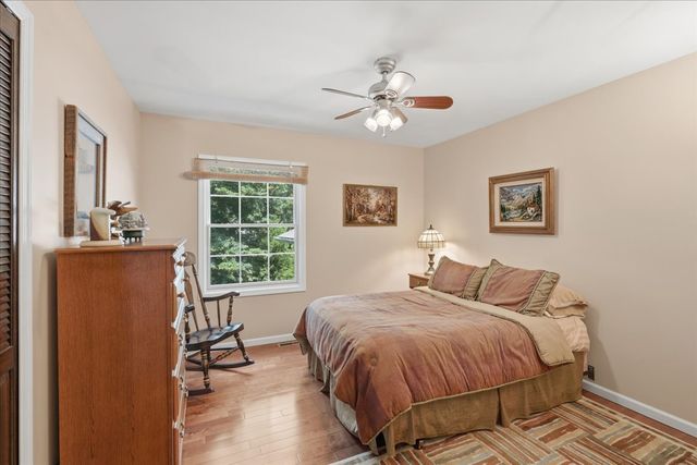206 Londonderry Court, Mundelein, IL 60060