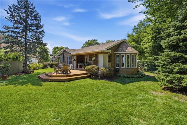 206 Londonderry Court, Mundelein, IL 60060