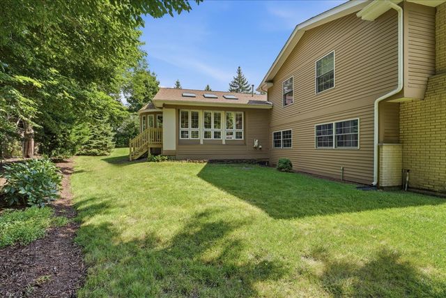 206 Londonderry Court, Mundelein, IL 60060
