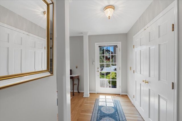 206 Londonderry Court, Mundelein, IL 60060