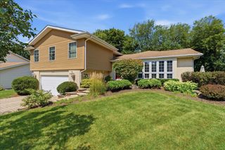 206 Londonderry Court, Mundelein, IL 60060