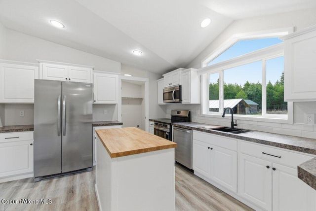 293 Sitting Bull RD, Sandpoint, ID 83864