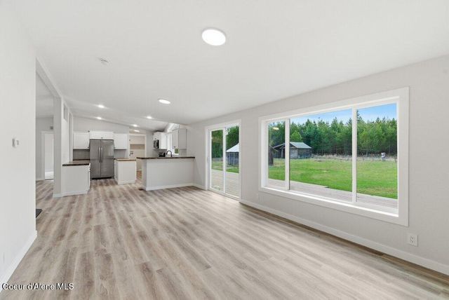 293 Sitting Bull RD, Sandpoint, ID 83864