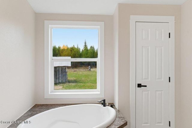 293 Sitting Bull RD, Sandpoint, ID 83864