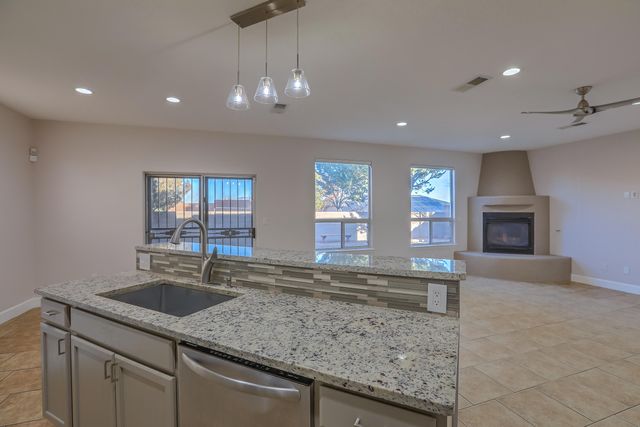 10220 Green River Place NW, Albuquerque, NM 87114