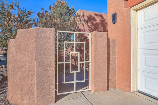 10220 Green River Place NW, Albuquerque, NM 87114