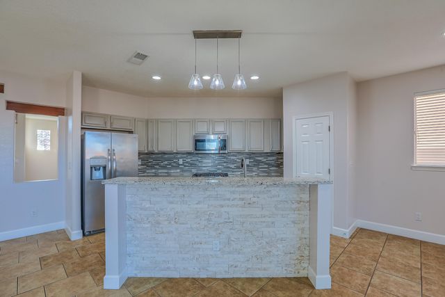 10220 Green River Place NW, Albuquerque, NM 87114