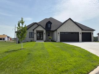 1996 North Riva Ridge Court, Springfield, MO 65802