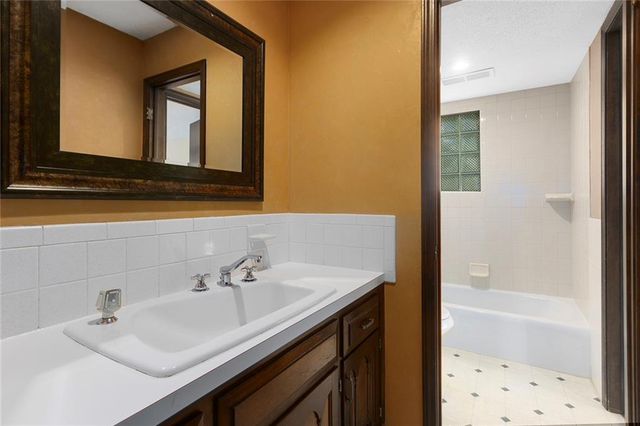 7616 NW Eastside Drive, Weatherby Lake, MO 64152