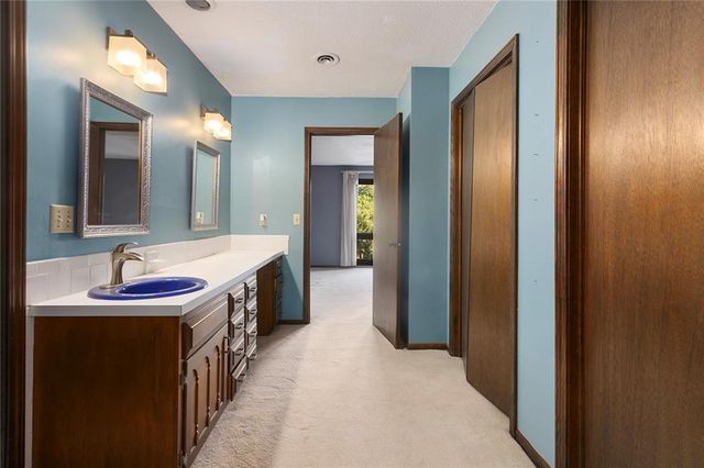 7616 NW Eastside Drive, Weatherby Lake, MO 64152