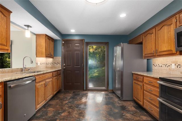 7616 NW Eastside Drive, Weatherby Lake, MO 64152