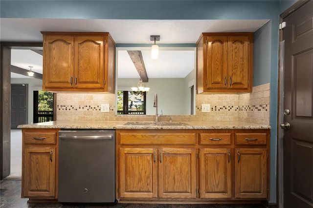 7616 NW Eastside Drive, Weatherby Lake, MO 64152