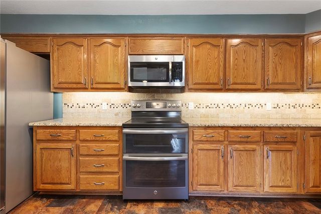 7616 NW Eastside Drive, Weatherby Lake, MO 64152