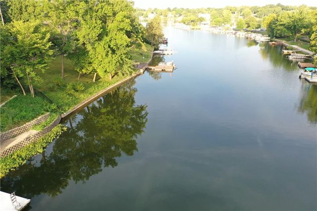 7616 NW Eastside Drive, Weatherby Lake, MO 64152