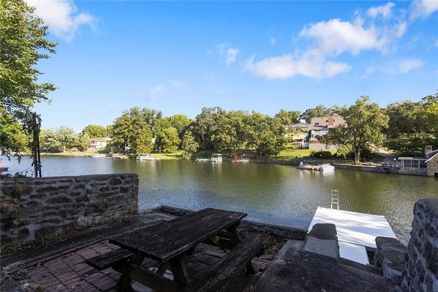 7616 NW Eastside Drive, Weatherby Lake, MO 64152