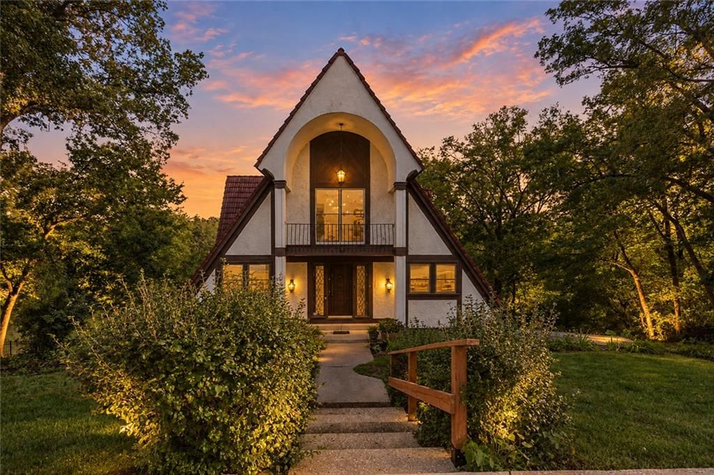 7616 NW Eastside Drive, Weatherby Lake, MO 64152
