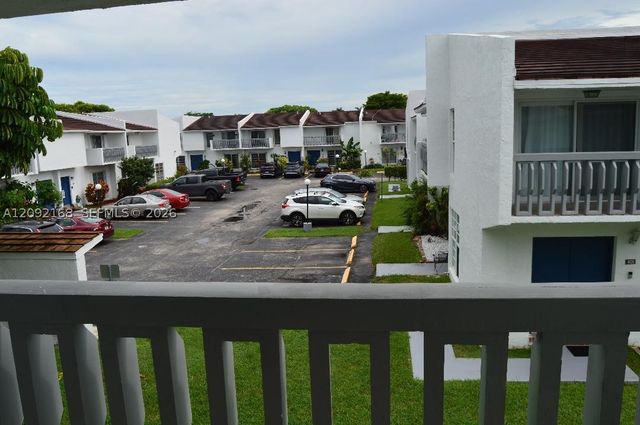 9430 SW 170th St 303, Palmetto Bay, FL 33157
