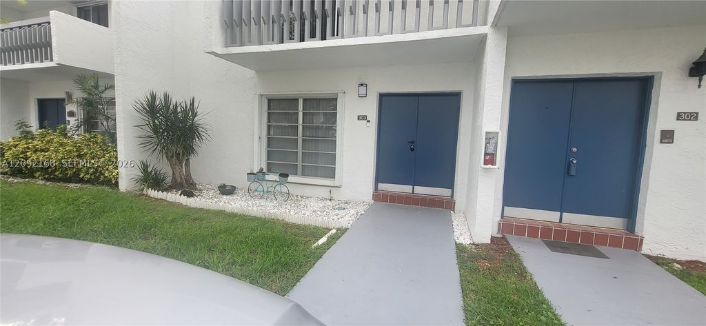 9430 SW 170th St 303, Palmetto Bay, FL 33157