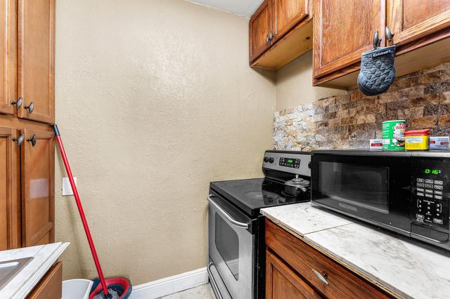 112 W 34th Street, Riviera Beach, FL 33404