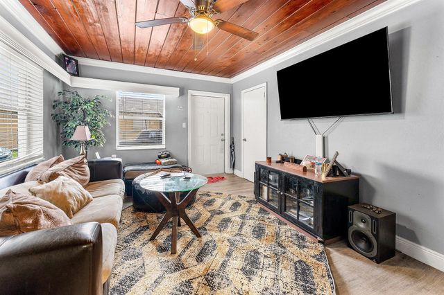 112 W 34th Street, Riviera Beach, FL 33404