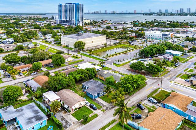 112 W 34th Street, Riviera Beach, FL 33404