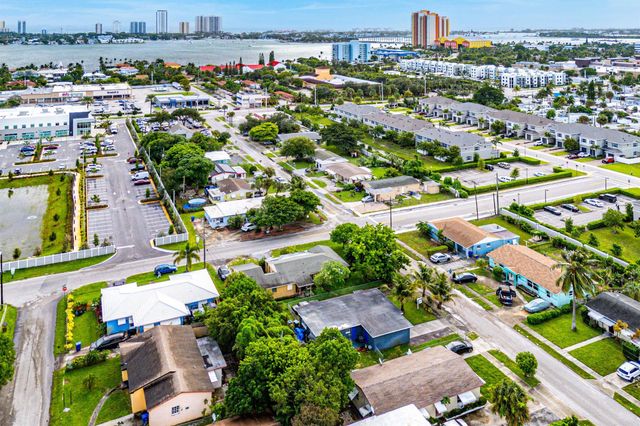 112 W 34th Street, Riviera Beach, FL 33404