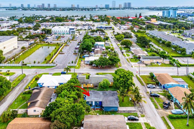 112 W 34th Street, Riviera Beach, FL 33404