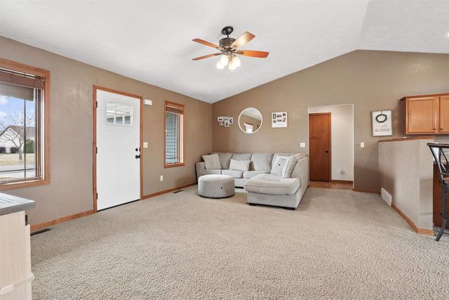 N1786 SWANEE CIRCLE, Greenville, WI 54942