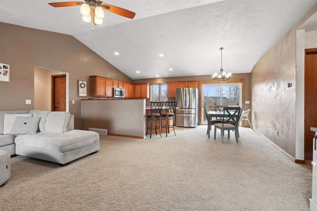 N1786 SWANEE CIRCLE, Greenville, WI 54942