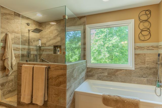 18 Burgos Lane, Hot Springs Village, AR 71909