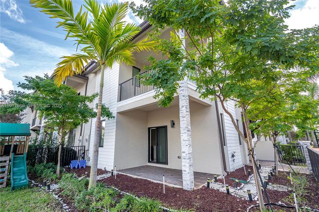 8364 NW 43rd St, Doral, FL 33166