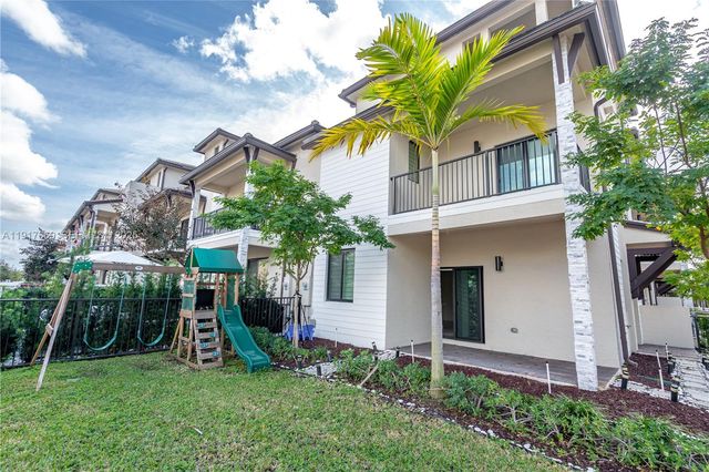 8364 NW 43rd St, Doral, FL 33166