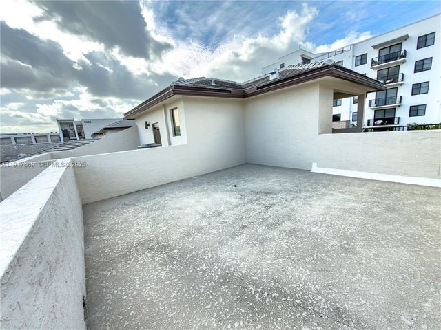 8364 NW 43rd St, Doral, FL 33166