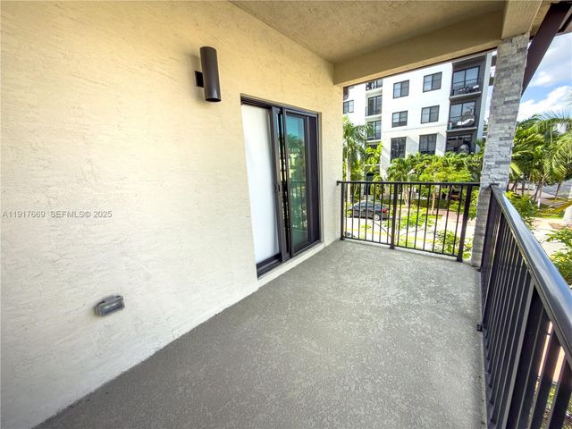 8364 NW 43rd St, Doral, FL 33166