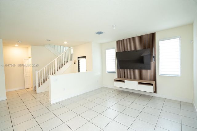 8364 NW 43rd St, Doral, FL 33166