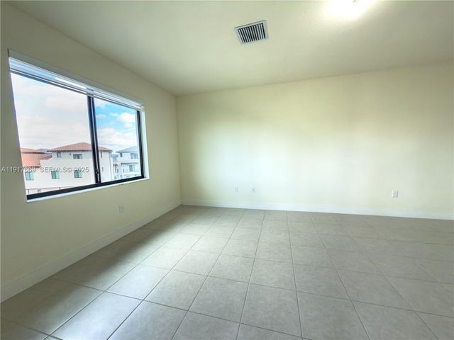 8364 NW 43rd St, Doral, FL 33166