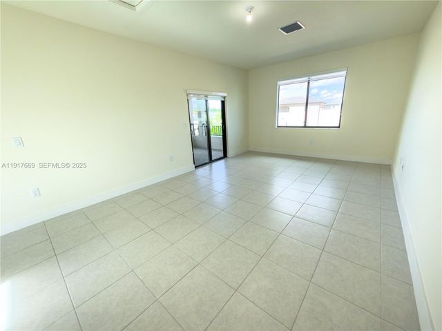 8364 NW 43rd St, Doral, FL 33166