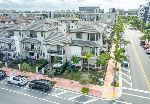 8364 NW 43rd St, Doral, FL 33166