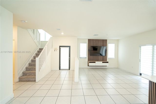 8364 NW 43rd St, Doral, FL 33166