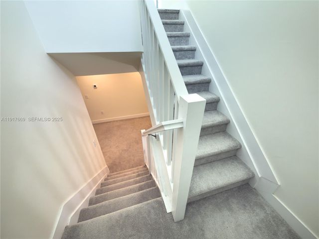 8364 NW 43rd St, Doral, FL 33166