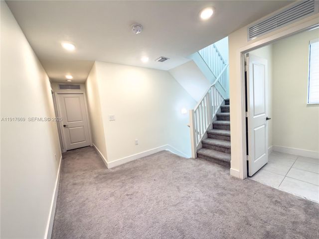 8364 NW 43rd St, Doral, FL 33166