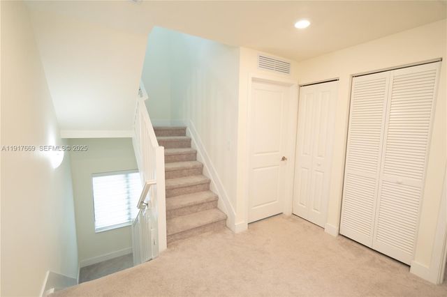 8364 NW 43rd St, Doral, FL 33166