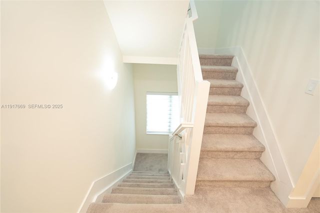 8364 NW 43rd St, Doral, FL 33166