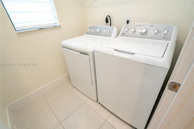 8364 NW 43rd St, Doral, FL 33166