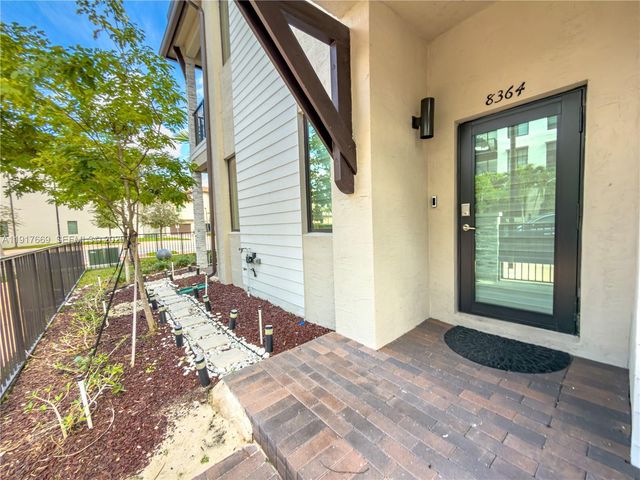 8364 NW 43rd St, Doral, FL 33166