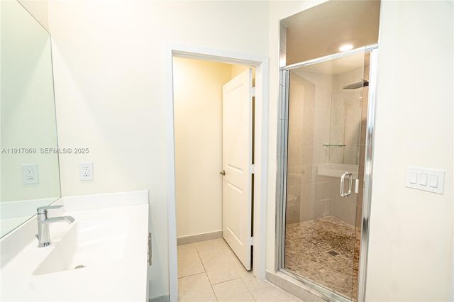 8364 NW 43rd St, Doral, FL 33166