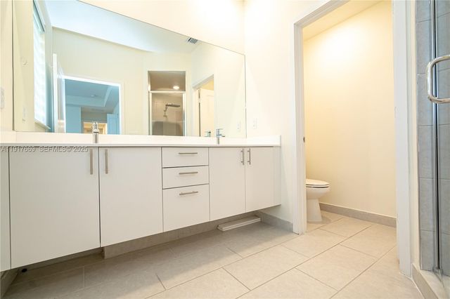 8364 NW 43rd St, Doral, FL 33166